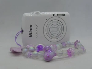 Nikon COOLPIX S01 Compact Digital Camera white color 10.1MP w/ charger & case - Picture 1 of 24