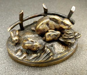Antike Bronze 19. Jh. Familie Kaninchen mit Kohl. - Bild 1 von 14