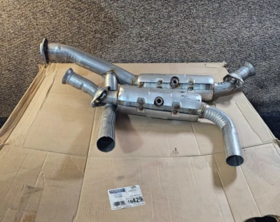 Convertidor catalítico Walker Ultra 16429 2,875" entrada (ID) para Ford Explorer 06-10 Foto 1 de 4