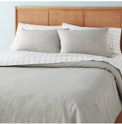 Juego de dos fundas de almohada HEARTH & HAND BY MAGNOLIA de mezcla de lino gris King Foto 1 de 3