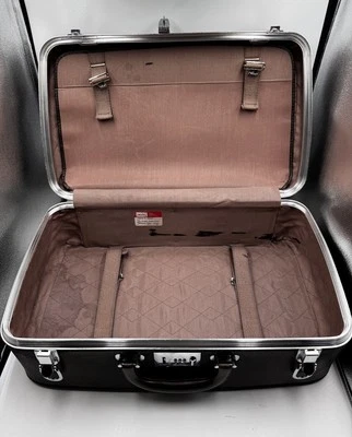 Maleta baúl Ventura vintage con cerradura verde oliva Foto 1 de 4