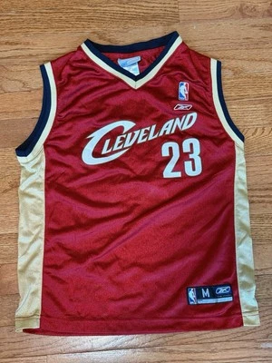 Camiseta Lebron James Cleveland Cavs Baskebtall Juvenil M 10-12 Roja Reebok NBA #23 Foto 1 de 4