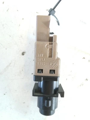 46840511 interruttore LANCIA YPSILON 1.2 2003 2 PINES 647899 - Immagine 1 di 4