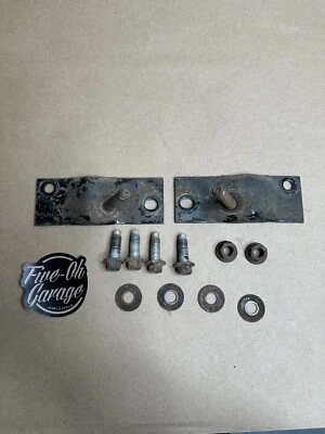 Ford Mustang 1985-2004 soportes de cuadro de amortiguador trasero cuádruple de fábrica con pernos 93 94 99 Foto 1 de 3