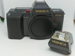 Yashica 230 AF + OBB.50mm. 1:1.8/35-70 mm 1:3.5-4.5/28-70 mm. 1:3.5 -4.5/Flasch - Foto 1 di 18