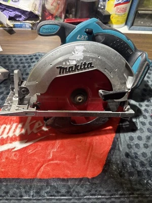Makita 18V Cordless LXT Lithium-Ion 6-1/2" Circular Saw - (XSS02Z-R) - Image 1 of 4
