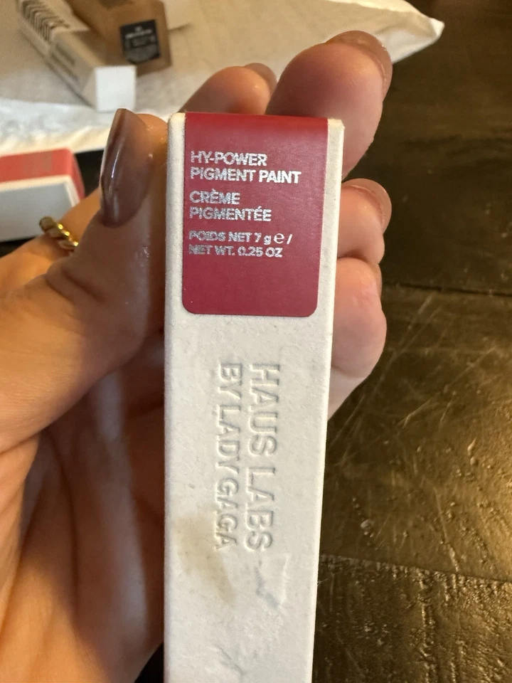 Pintura pigmentada Haus Labs de Lady Gaga Hy-Power Borgoña Brillo Foto 1 de 1