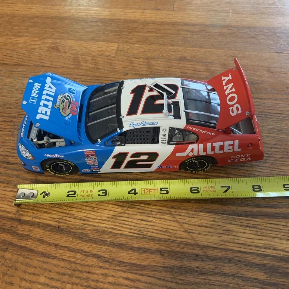 2003 RYAN NEWMAN 1/24 #12 ретро Penske 50-я победа Intrepid гоночный автомобиль команды калибр - Изображение 1 из 4