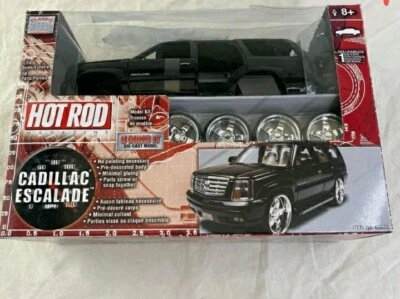 Classic Metal Works ‘02 Cadillac Escalade Hot Rod Magazine 1/24 Die-Cast Model - Image 1 of 4