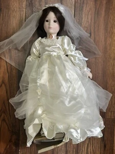 Vintage 1984 Annas Dolls By Anando Porcelain Brunette Bride Doll W Stand Cameo - Picture 1 of 11
