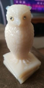 Vintage Westmoreland Cream Milk Glass Owl On Books Figurine Paper Weight - Picture 1 of 10