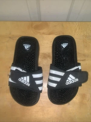 Chinelos Adidas infantis pretos tamanho 1 lindos e bonitos e em excelente - Imagem 1 de 4