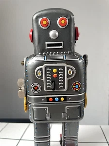 Vintage Yoneya Mechanical Walking Space Man Original Japan Wind Up Tin Toy Robot - Picture 1 of 14