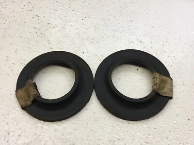 GM NOS 1967-77 Chevy Pontiac Oldsmobile Pair Coil Spring Insulators 1366500 - Image 1 of 4
