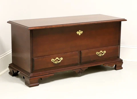THOMASVILLE Collectors Cherry Chippendale Cedar Blanket Chest Cover