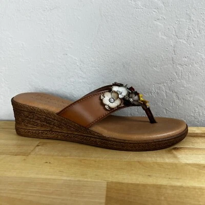 TUSCANY BY EASY STREET Giordana 3D Flower Floral Brown Thong Sandals Wedge 6.5 W - Imagem 1 de 4