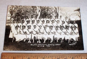 Escuela Misionera Bautista 1936 Mujeres Jóvenes Iloilo Filipinas RPPC Foto Postal - Imagen 1 de 2