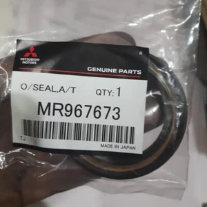 Sello de aceite de transmisión genuino Mitsubishi Montero Sport 09-15 MR967673 Japón OEM - Imagen 1 de 1