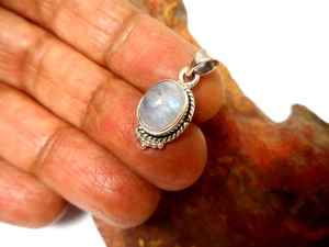 Small Fiery Oval MOONSTONE Sterling Silver 925 Gemstone Pendant - Bild 1 von 7