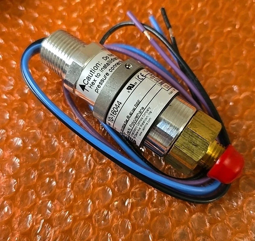 NEW United Electric Controls 10-16044 discharge pressure switch - Image 1 of 2