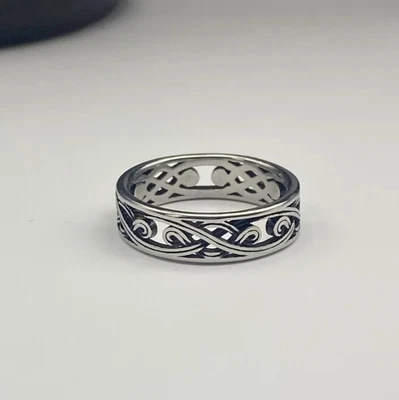 Cuenta con una increíble banda retorcida de hip-hop vintage de platino 950 pulido alto para hombre Foto 1 de 4