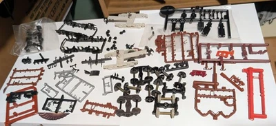 Misc HO railroad parts - Image 1 of 4