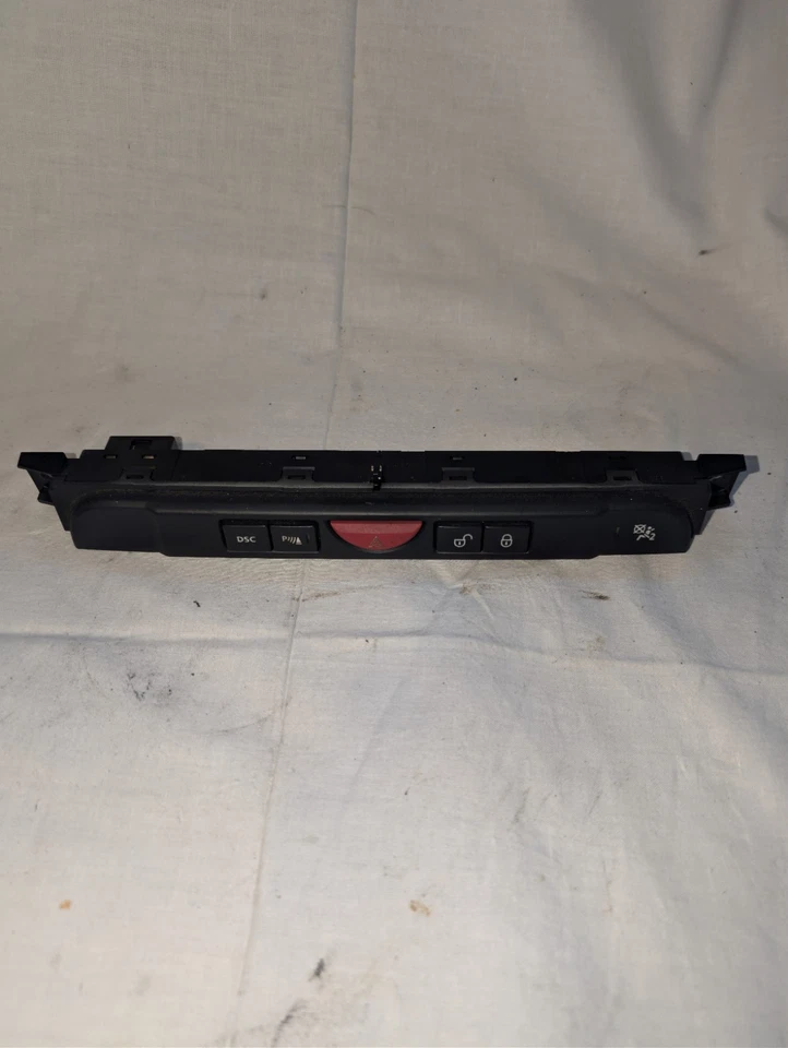 Discovery 3 Hazard Central Locking DSC Panel in Black YUL501300 Land Rover - Image 1 of 2