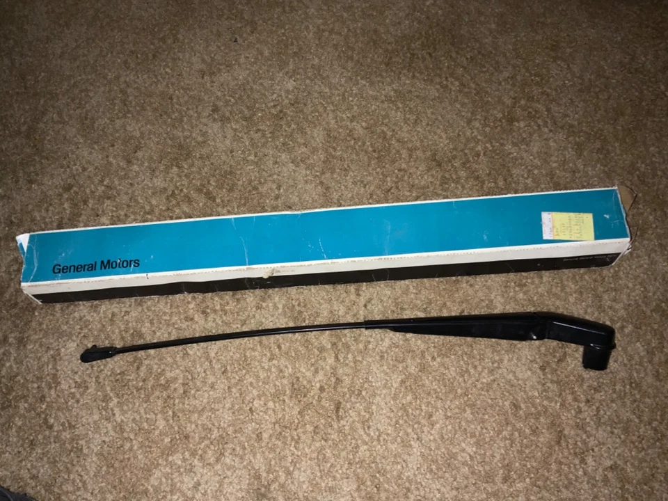 Brazo limpiaparabrisas delantero derecho NOS GM 20634664 Century Celebrity 6000 Cutlass Foto 1 de 4