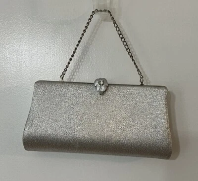 Cartera sin asas plateada vintage broche de hojas cadena MCM tela metálica texturizada graduación Foto 1 de 4