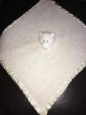 Mantas y más allá Manta de seguridad Lovey Cream Bear Sherpa Sonajero Borde satinado Foto 1 de 4