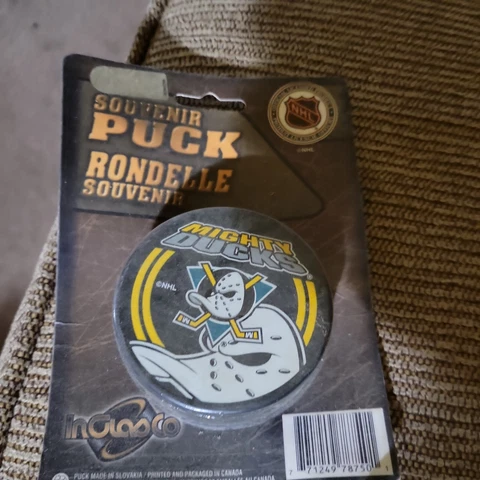 Anaheim Mighty Ducks Souvenir Puck NIP Cover