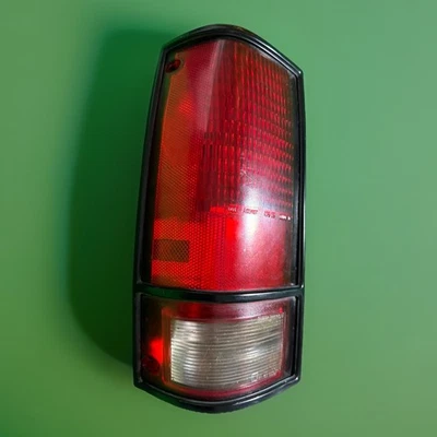 85-94 GM CHEVROLET CHEVY BLAZER S10 LUZ TRASERA LADO IZQUIERDO OEM Foto 1 de 4