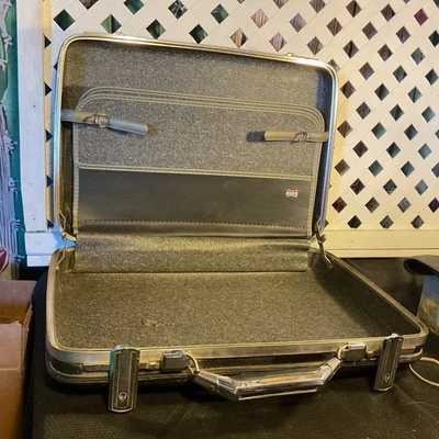 复古 American Tourister PWH 硬壳 BRIEFCASE 行李箱含可锁钥匙   — 第 1/4 张图片