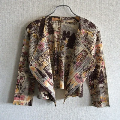 PLEATS PLEASE ISSEY MIYAKE Little Red Riding Hood Print Pleated Cardigan Size 3 - Image 1 of 4