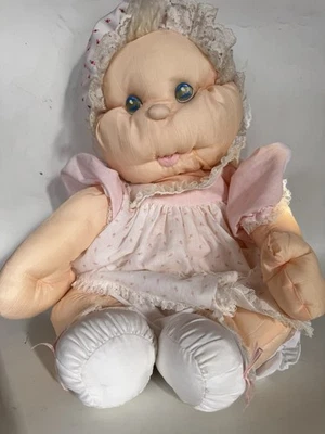 VINTAGE 1986 MARCHON FOFO BEBÊ BONECA MACIA ESTILO PUFFALUMP roupas de pelúcia não originais - Imagem 1 de 4