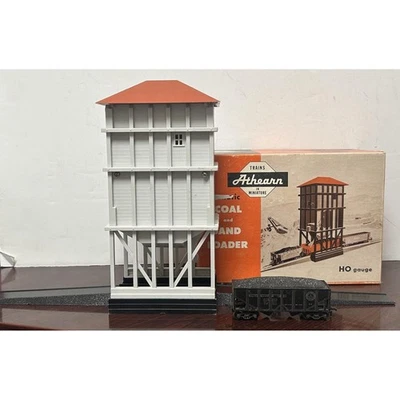 HO Scale Athearn Automatic Coal and Sand Loader - Image 1 of 4