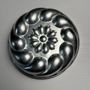 Ancien moule à gâteau / gelée en aluminium - 8 pouces - Photo 1/4