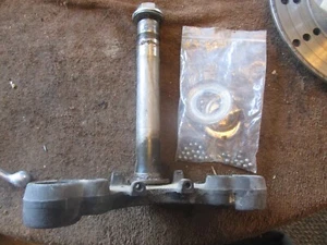 Kawasaki KZ440 KZ 440 1981 horquilla delantera inferior triple árbol cojinete tuerca perno - Imagen 1 de 2
