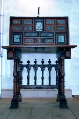 ANTIQUE 16th CENTURY VARGUENO DESK - Image 1 of 4