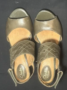 CLARKS Open Toe Sandals Artisan 7.5M Hook And Loop Ankle Strap Sage Heel - Picture 1 of 13