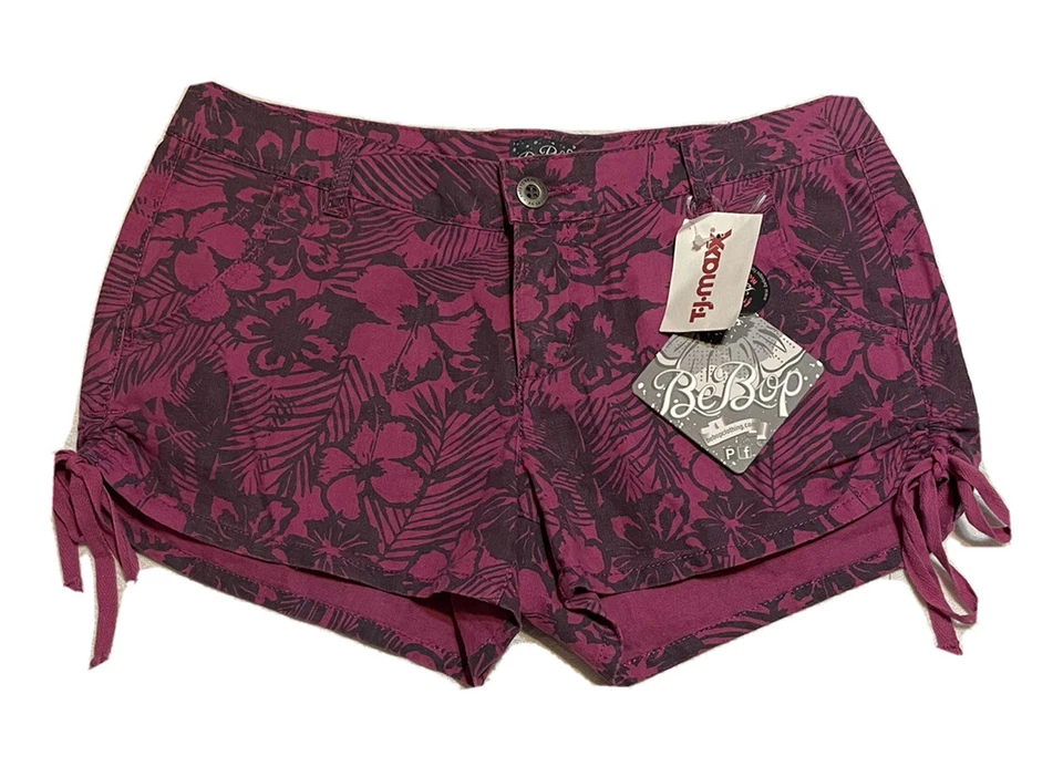  bebop- Shorts hawaiano para mujer con estampado floral. Foto 1 de 4