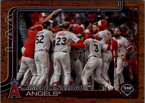 2025 Topps Gold Holo Foil #85 Los Angeles Angels 28/50 - Foto 1 di 2