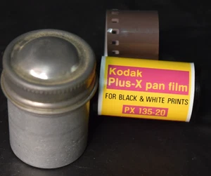 Film, Kodak, Plus-X, Schwarzweiß, Drucke, PX-135-20, Vintage, abgelaufen, mit Dose - Bild 1 von 2
