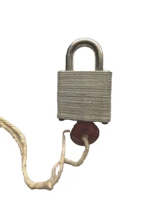 Vintage Master Lock Vorhängeschloss No7 mit Löwenschlüssel Milwaukee WIS funktioniert - Bild 1 von 6