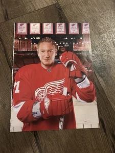 Photo 8 x 11 Photo Pinup MARIAN HOSSA Hockey NHL Detroit Red Wings - Picture 1 of 1