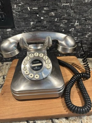 Pottery Barn Grand Teléfono Metal Cepillado Botón Teléfono Escritorio Teléfono Fijo Foto 1 de 4