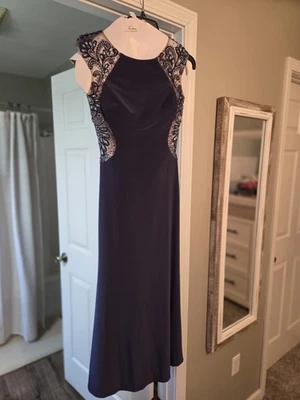 Vestido de Noche Tony Bowls Talla 2, Formal, Nupcial, Baile de graduación, Desfile, Púrpura, Con Cuentas Foto 1 de 4