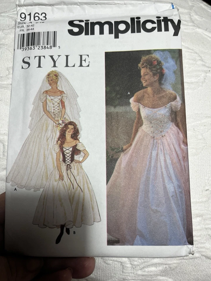 Simplicity Pattern 9163 Wedding Renaissance Gown Dress Boned Laced Bodice 6-16