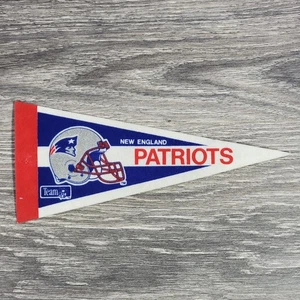 VTG 90's New England Patriots Mini Pennant NFL Football 9" x 4” Felt Banner Flag - Picture 1 of 8