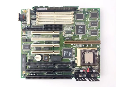 Mainboard DFI G586IPV Sockel 7 Intel 430 Triton II + Pentium 200MMX + 32 MB RAM - Bild 1 von 3